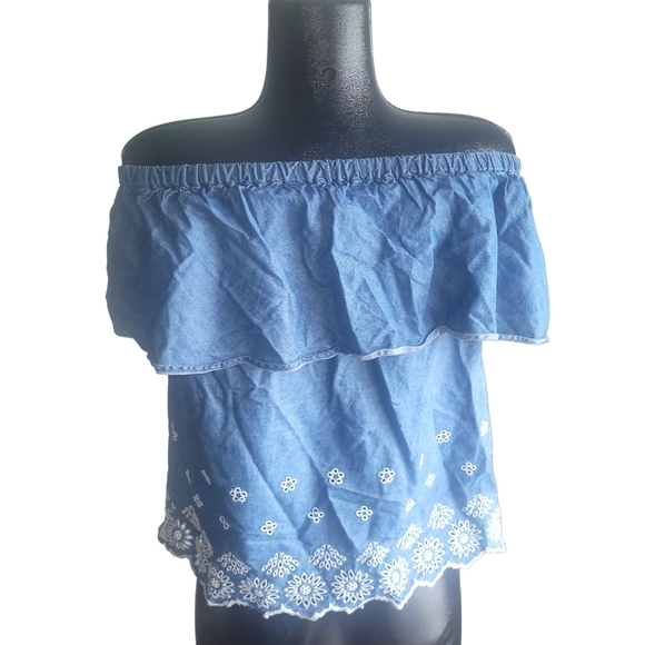 Old Navy Denim Off-Shoulder Top with White Embroidered Hemline M - Picture 5 of 6